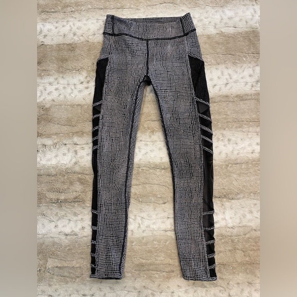 Lululemon💕Wild And Free Tight Fall Net White Black / Black - Picture 7 of 15